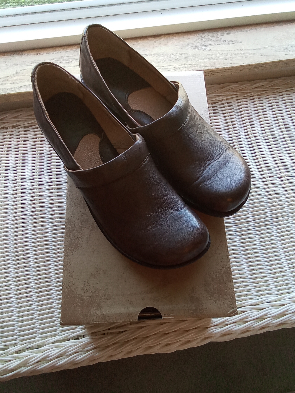 Born Leather Toby Brown Clogs/ Loafers
